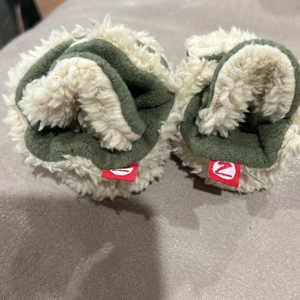 Zutano COZIE FLEECE BABY BOOTIE/Shoes 3M
Farm Buddies Frenchy Fox OrganicRattle - Picture 5 of 6